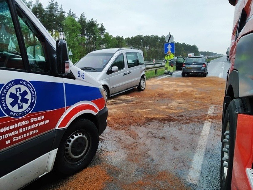 Kolizja na S3. Strażacy musieli zabezpieczyć miejsce zdarzenia