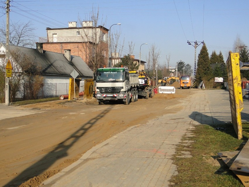Wymiana kanalizacji w Radomiu. Rozkopana ulica Żurawia na Dzierzkowie. Zobacz zdjęcia 