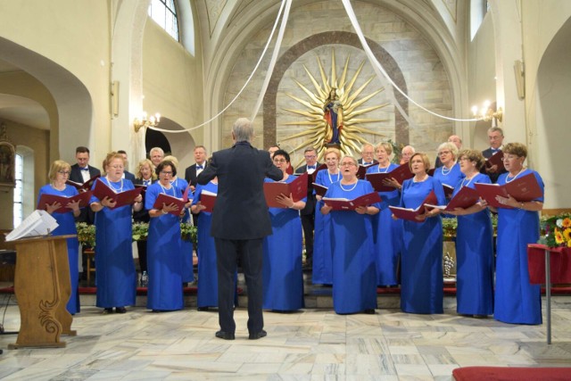 Koncert Chóru Mieszanego Lutnia z okazji 100-lecia swojej działalności, w kościele pw. Męczeństwa św. Jana Chrzciciela w Międzychodzie. (12.06.2022)