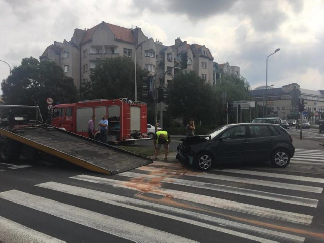 Wypadek na skrzyżowaniu ulicy Majkowskiej z aleją Wojska Polskiego w Kaliszu. Jedna osoba została poszkodowana, a sprawca stracił prawo jazdy i odpowie przed sądem. 

WIĘCEJ: Wypadek na Wojska Polskiego w Kaliszu [FOTO, WIDEO]