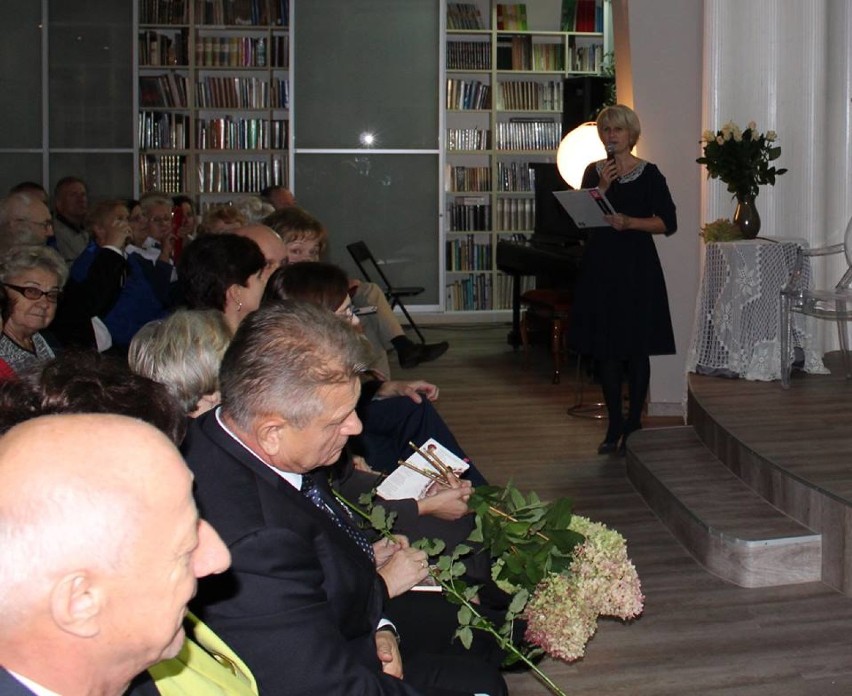 Nina Pawlaczyk zaprezentowała nowy tomik poezji. Pieniądze z jego sprzedaży trafią na szczytny cel