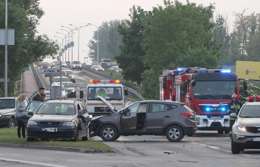 Zderzenie dwóch samochodów w Kielcach. Są utrudnienia w ruchu