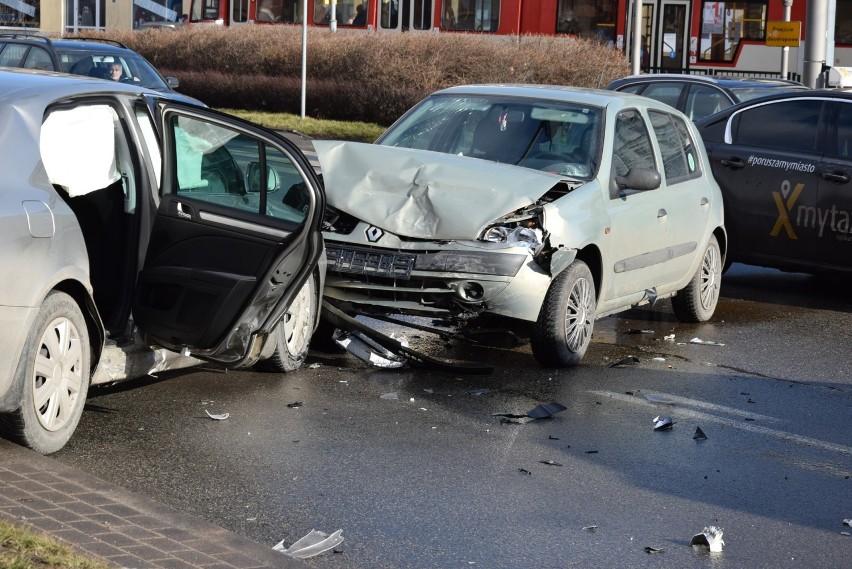 Kolizja na Hucisku w Gdańsku 20.02.2019. Były duże...