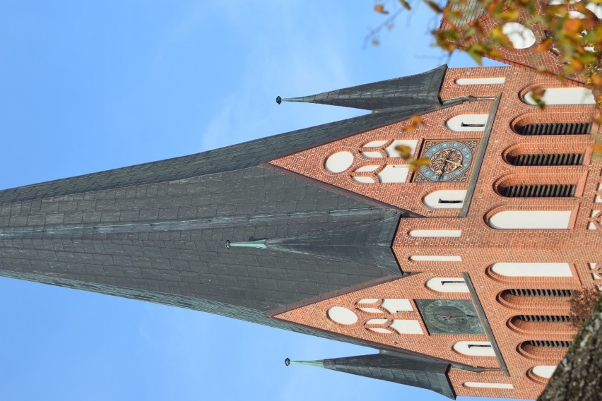 Kościół Mariacki w Szczecinku z odrestaurowaną tarczą zegara [zdjęcia]