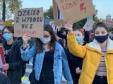 14-latek z Krapkowic udostępnił post dotyczący Strajku Kobiet. Niedługo po tym do jego domu zapukała policja