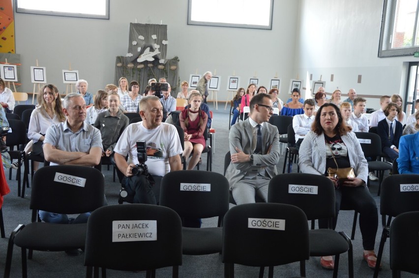 Mosty. Słynny podróżnik Jacek Pałkiewicz otworzył w szkole muzeum swojego imienia