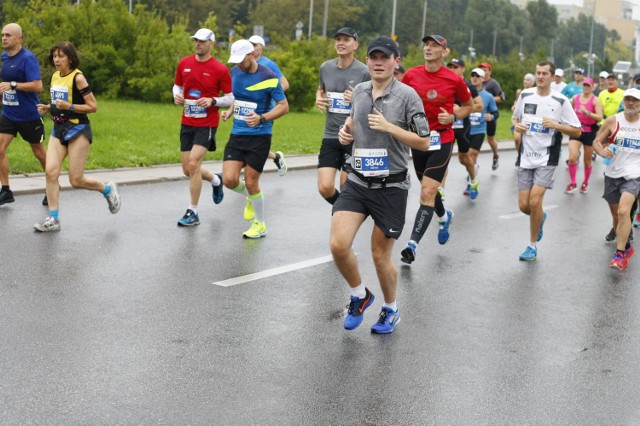 39. PZU Maraton Warszawski. Tysiące biegaczy na ulicach Warszawy! [ZDJĘCIA, GALERIA 3]