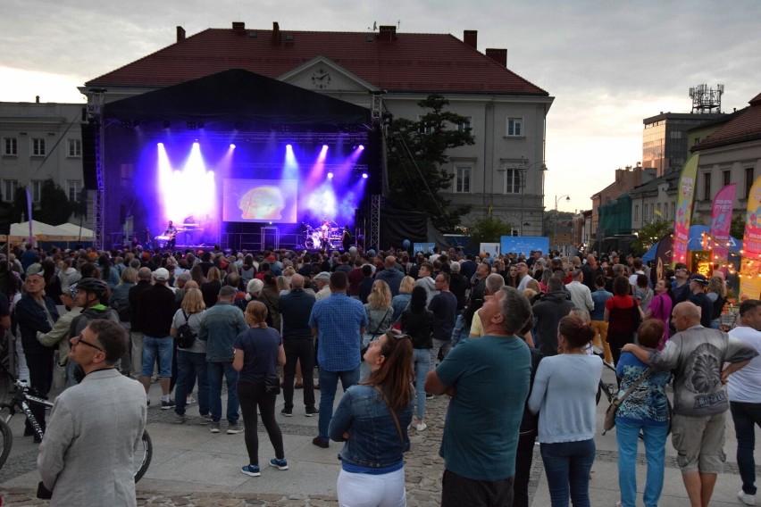 Zespół Lombard dał koncert na finał Święta Kielc 2023. Świetna zabawa, pod sceną były prawdziwe tłumy. Zobacz zdjęcia