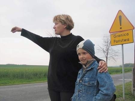 po co nam obiecywali ułatwienia? - pyta pani Ewa Karakuła (na zdjęciu z dziewięcioletnim synem Michałem). fot. agnieszka materna