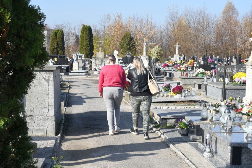 W poniedziałek, 31 października wielu mieszkańców Jędrzejowa...