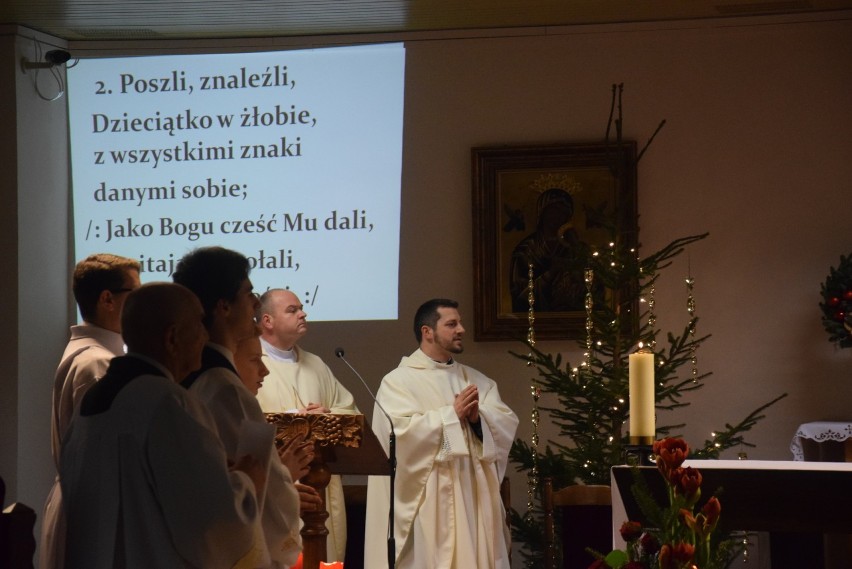 Pasterce w kaplicy parafii katedralnej przewodniczył bp...