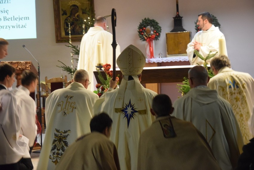 Pasterce w kaplicy parafii katedralnej przewodniczył bp...