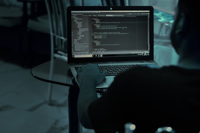 Haker (hakerzy) zaatakował serwery Przemyskiego Ośrodka Sportu i Rekreacji.