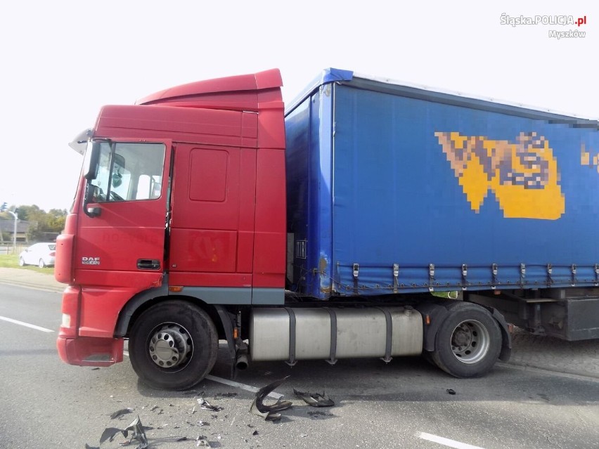 Wypadek młodego motocyklisty w Koziegłowach. Zderzył się z ciężarówką! Ranny 18-latek trafił do szpitala