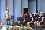 Września: Sebastian Riedel z Wrzesińską Orkiestrą Dętą porwali publiczność w ostatni wieczór wakacji