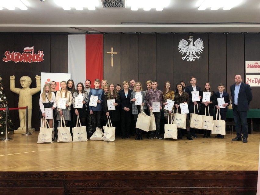 Uczennica Szkoły Podstawowej w Jantarze laureatką konkursu plastycznego. Nagrodą jest wyjazd do Brukseli i wernisaż