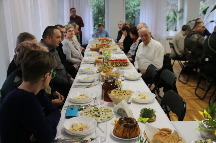 Śniadanie wielkanocne w Środowiskowym Domu Samopomocy w Starachowicach. Zobacz zdjęcia