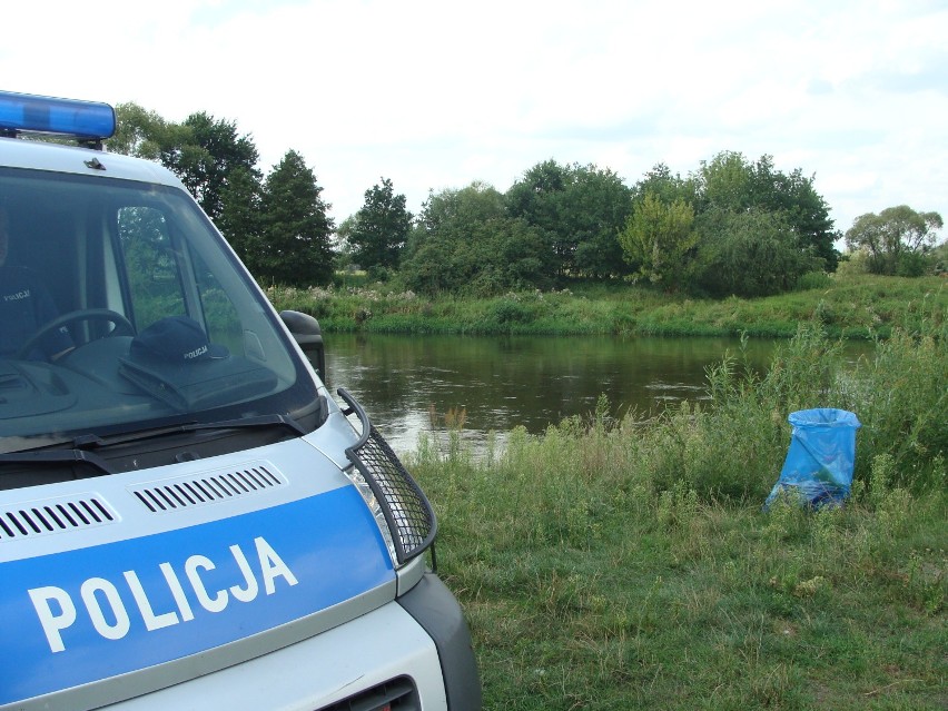 Policjanci kontrolowali dzikie kąpieliska w powiecie zduńskowolskim