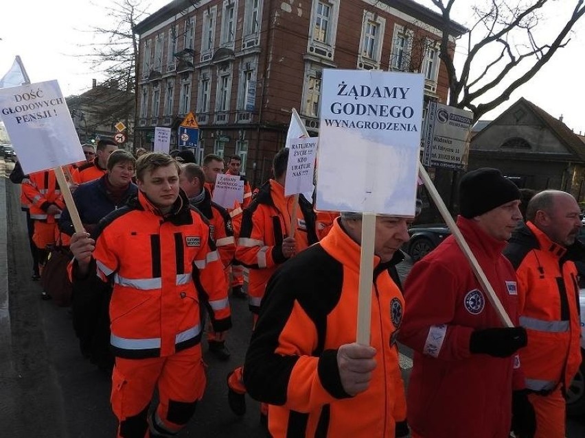 Ratownicy medyczni już wcześniej pikietowali przed...