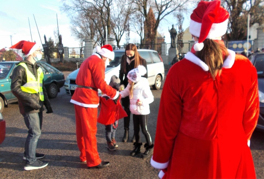 Strzelno. Mikołaje na rowerach pozdrawiali mieszkańców i przypominali o nadchodzącym Bożym Narodzeniu. Zdjęcia