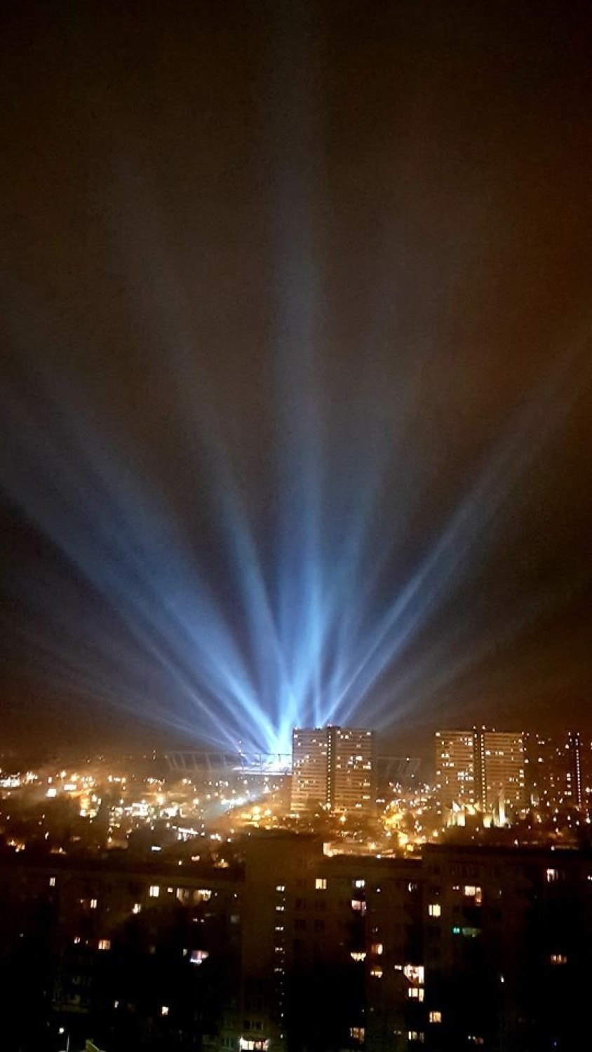 Oświetlenie sylwestrowe na niebie w okolicy Stadionu...