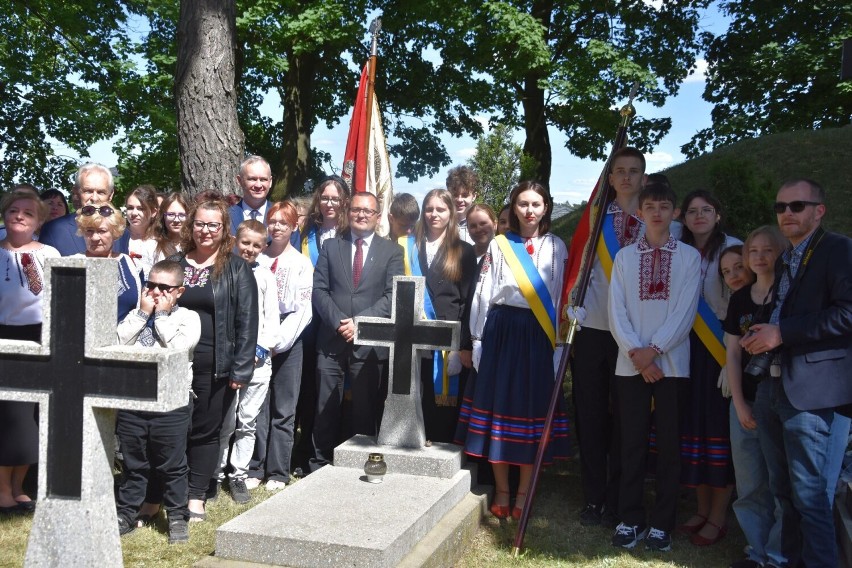 Dokładnie 12 czerwca 1993 odbyły się uroczystości przy...