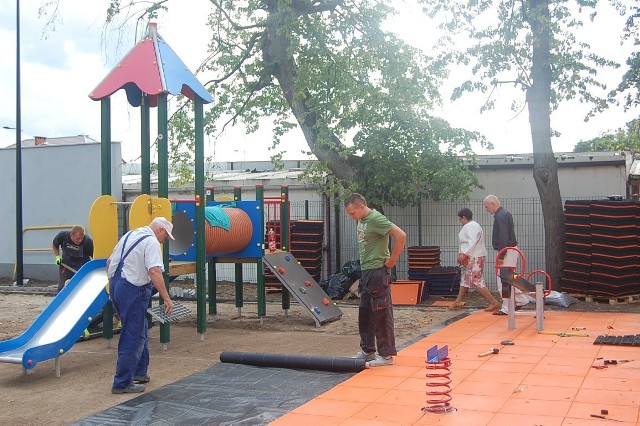 Plac zabaw w ramach projektu Radosna Szkoła powstał w Rumi m.in. przy SP1