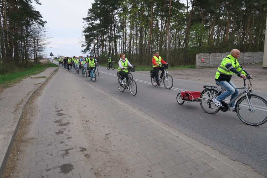 Rajd rowerowy „Na rozgrzewkę” w gminie Stawiszyn. ZDJĘCIA