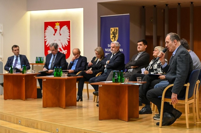 W Urzędzie Marszałkowskim Województwa Pomorskiego debatowano...