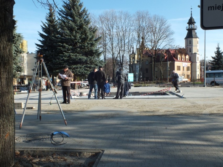 Rynek miejski w Tomaszowie Lubelskim ozdobi fontanna