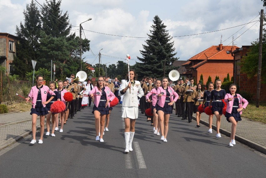 Gmina Koźminek podziękowała za plony. Obrzęd dożynkowy i...