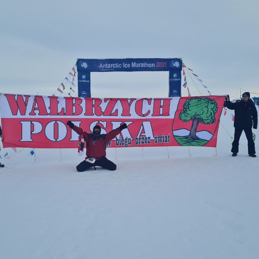 Paweł Spyt z Wałbrzycha zdobył koronę maratonów Ziemi jako...