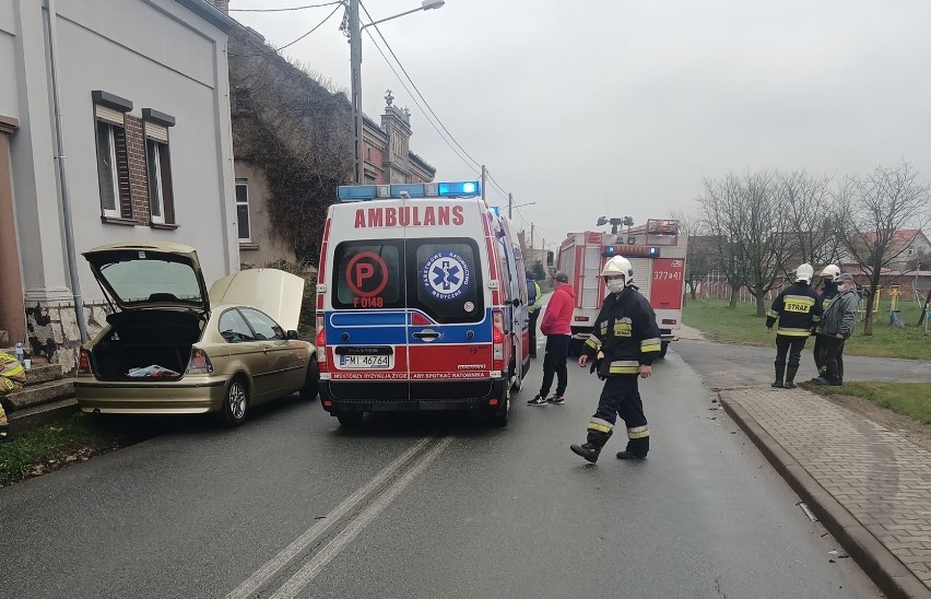 Do zderzenia dwóch samochodów osobowych (audi i bmw) doszło...