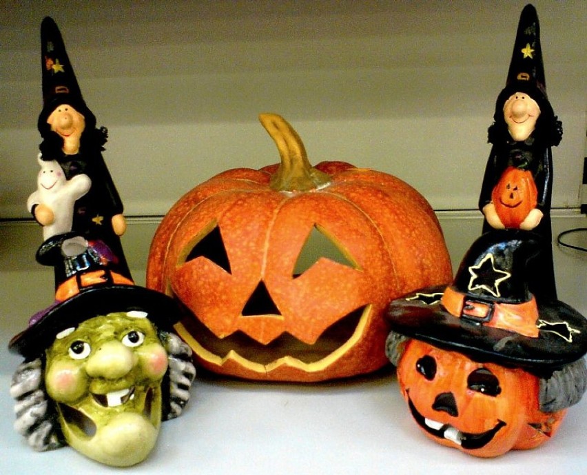 Obchodzenie Halloween w szkołach czy przedszkolach  ponoć oswaja dzieci z klimatami demonicznymi.!!!