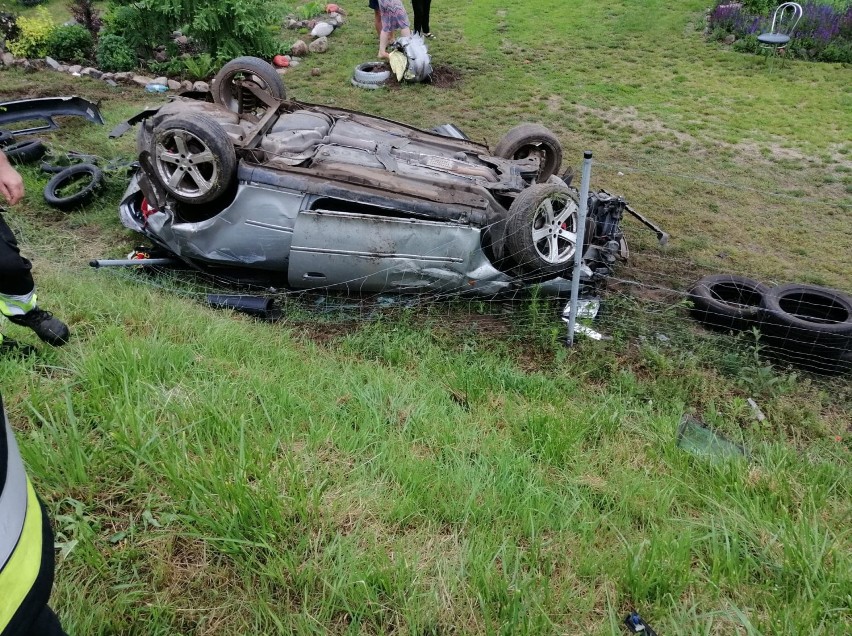 20-latek nie przeżył wypadku w Górnych Morgach w powiecie świeckim. Zobacz zdjęcia