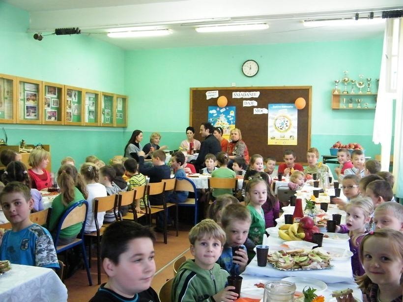 Dzieci ze szkoły w Urbanowie zjadły wyjątkowe śniadanie....