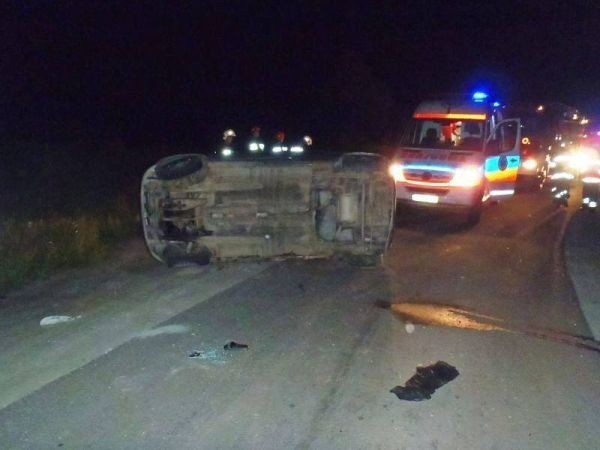 Wypadek Stary Sącz: pijany kierowca doprowadził do przewrócenia pojazdu