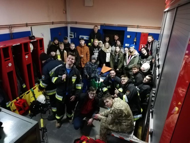 Strażackie ferie MDP Mieroszyno: gasili palący się gaz, byli u strażaków w  Porcie Gdańsk i wyskakali się w JumpCity | ZDJĘCIA | Puck Nasze Miasto