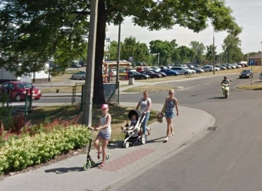 Osiedle Zasole i dworzec PKP w Oświęcimiu w kamerach Google Street View. Mieszkańcy, ulice i osiedlowe zakamarki [ZDJĘCIA]