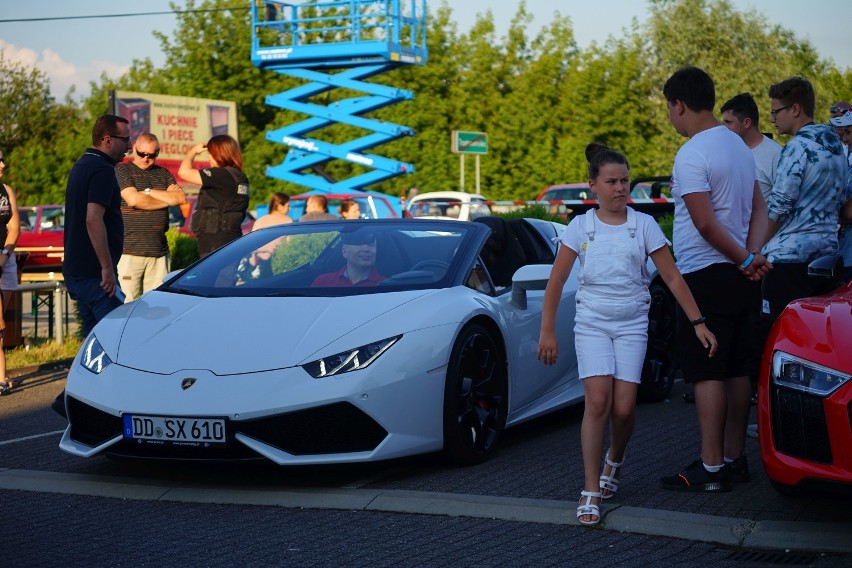 Sportowe samochody, zabawy dla dzieci i rodzinna atmosfera - Super Car Weekend w Blue Diamond