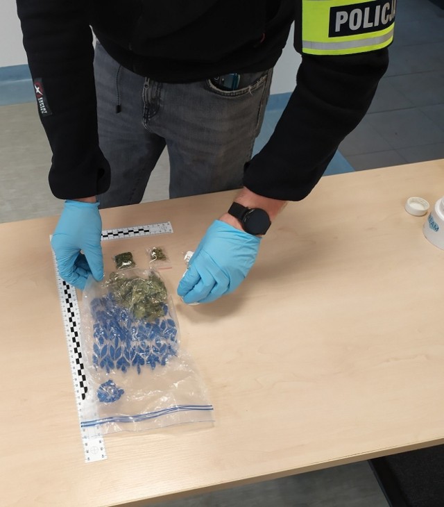 22-letnia mieszkanka powiatu sępoleńskiego posiadała prawie 15 gramów marihuany oraz śladowe ilości amfetaminy