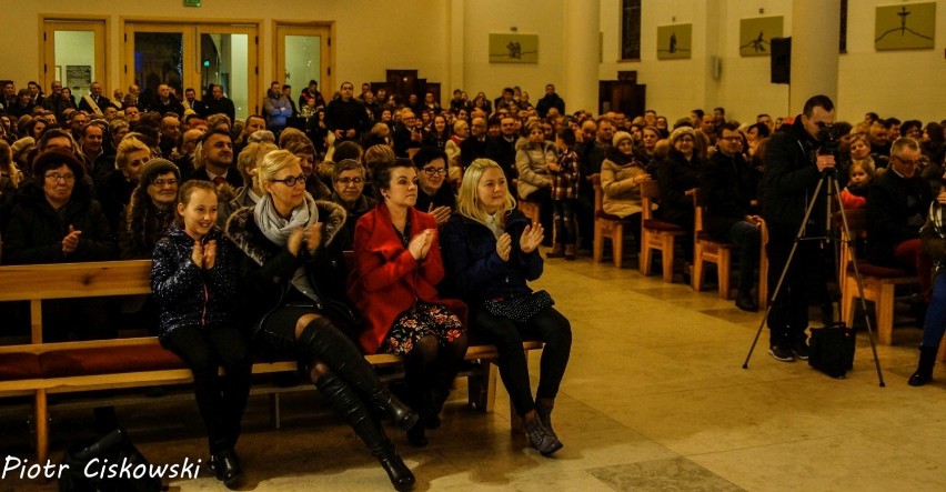 Charytatywny koncert w kościele w Mrzezinie. Kolędowali i...