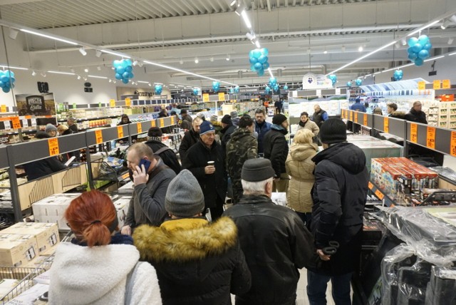 Sieć Lidl wzbogaciła się o kolejny sklep w Poznaniu. W czwartek o godzinie 7.00 otwarto market przy ul. Naramowickiej 142.

Czytaj dalej ---->