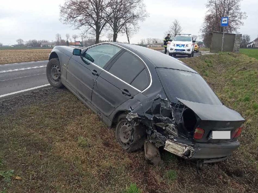 26-latka nie wyhamowała i uderzyła w BMW w gminie Radziejów. Dwie kobiety trafiły do szpitala [zdjęcia]