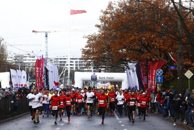 11 listopada po raz kolejny biegacze utworzą największą biało-czerwoną flagę na ulicach Warszawy