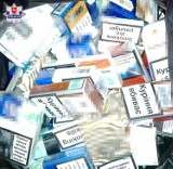 Janów Lubelski. Kontrabanda w domu 47-latka. Policja przejęła ponad tysiąc sztuk papierosów bez akcyzy 