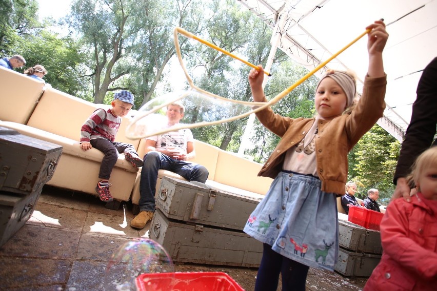 Festiwal baniek mydlanych w Warszawie. Zachwyceni byli nie tylko najmłodsi [ZDJĘCIA]