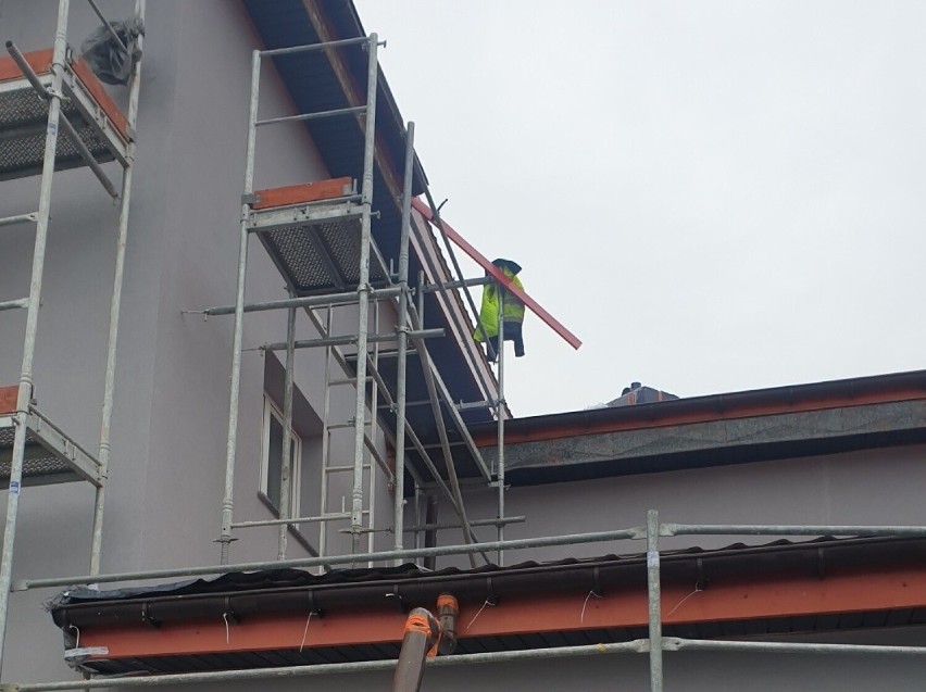 Kończy się pierwszy etap remontu strażnicy OSP w Bronisinie Dworskim w gminie Rzgów
