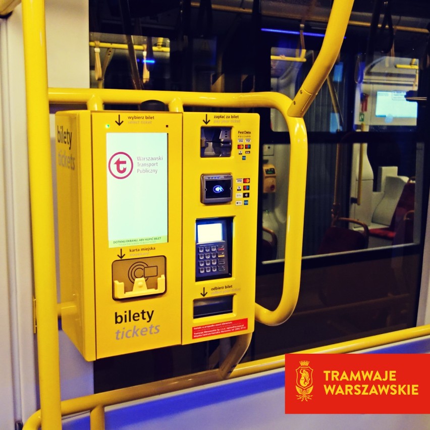 Koniec z płaceniem gotówką za bilety. Trwa instalowanie nowoczesnych bezgotówkowych biletomatów w tramwajach