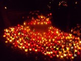 Płockie cmentarze rozświetlone tysiącami zniczy [FOTO]
